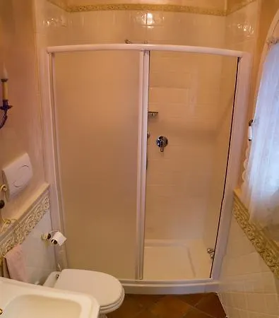 فندق مبيت وإفطار La Maison Delle Favole ديسينسانو ديل غاردا